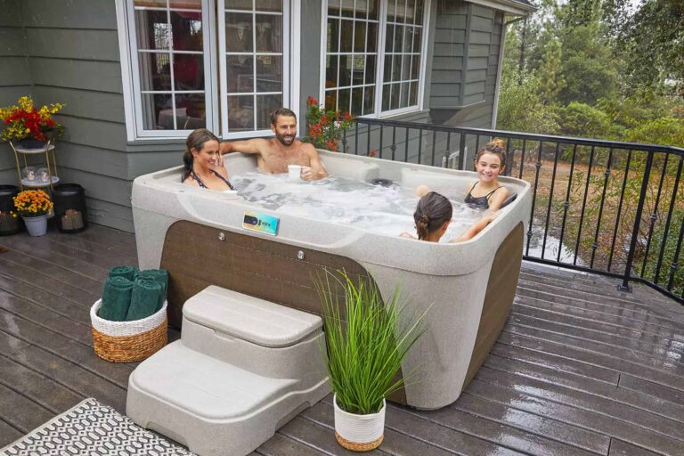 4-person hot tubs - Enamor